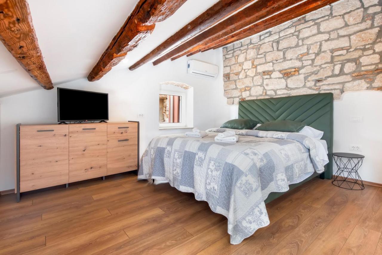 The Yellow House Apartments Rovinj Bagian luar foto