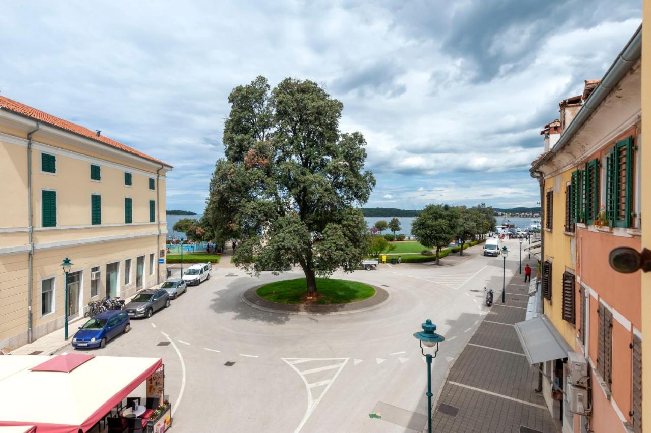 The Yellow House Apartments Rovinj Bagian luar foto