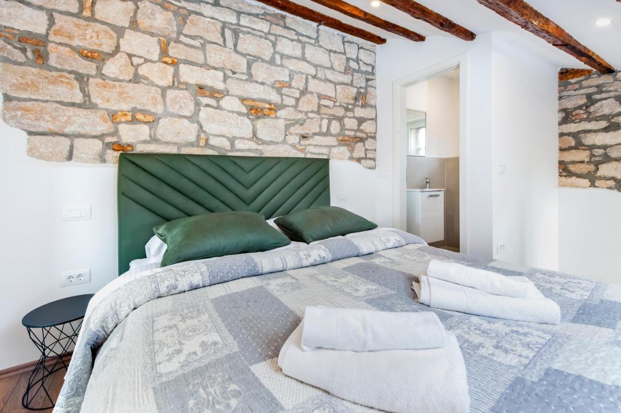 The Yellow House Apartments Rovinj Bagian luar foto